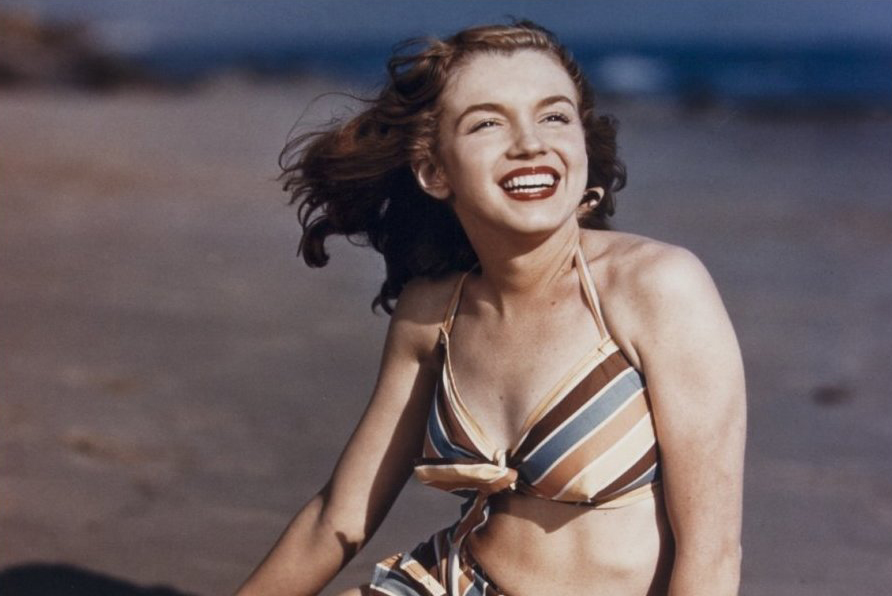Мэрилин Монро на пляже (фотография 1946 года)