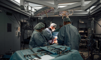 В Центре Мешалкина выполнили уникальную в мировой хирургической практике малотравматичную операцию 36-летнему пациенту