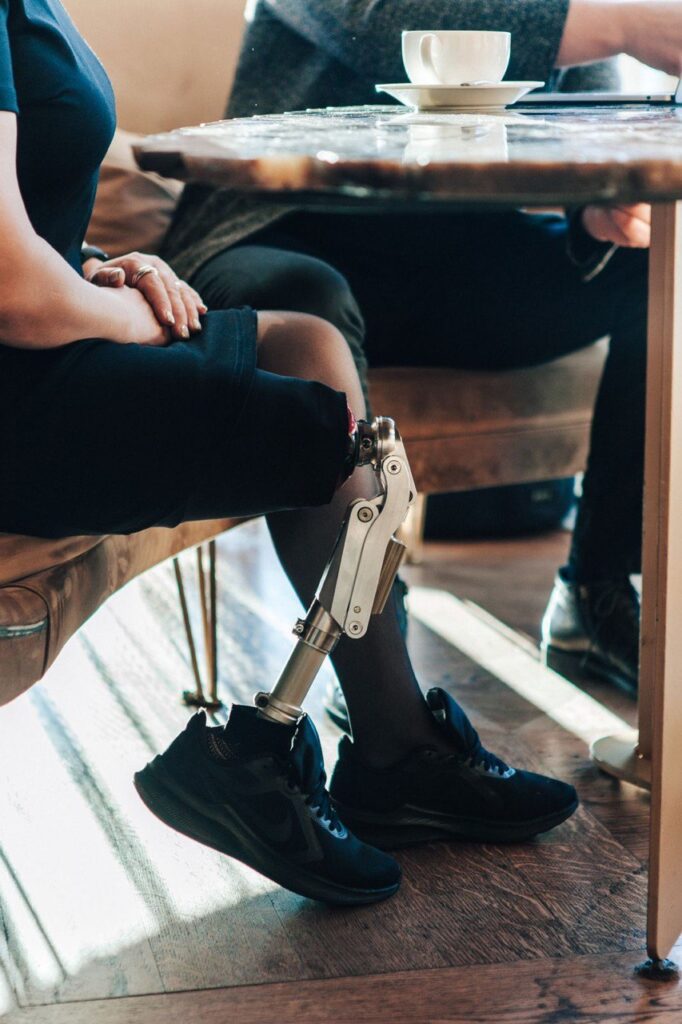 Протез колена