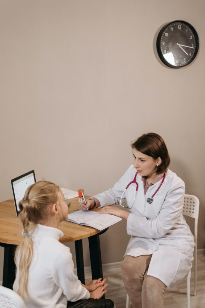 Ребенок у врача-педиатра