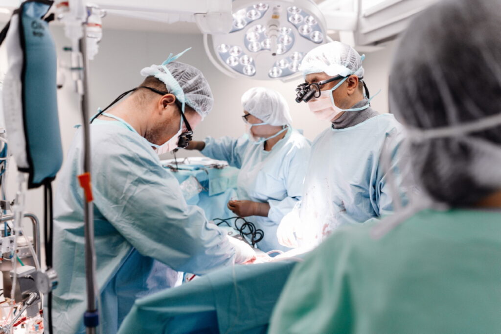 богачев-прокофьев александр. кардиохирурги мешалкина. нейрохирург в новосибирске в мешалкина клиника. мешалкина детская кардиохирургия. опен александр борисович мешалкина.