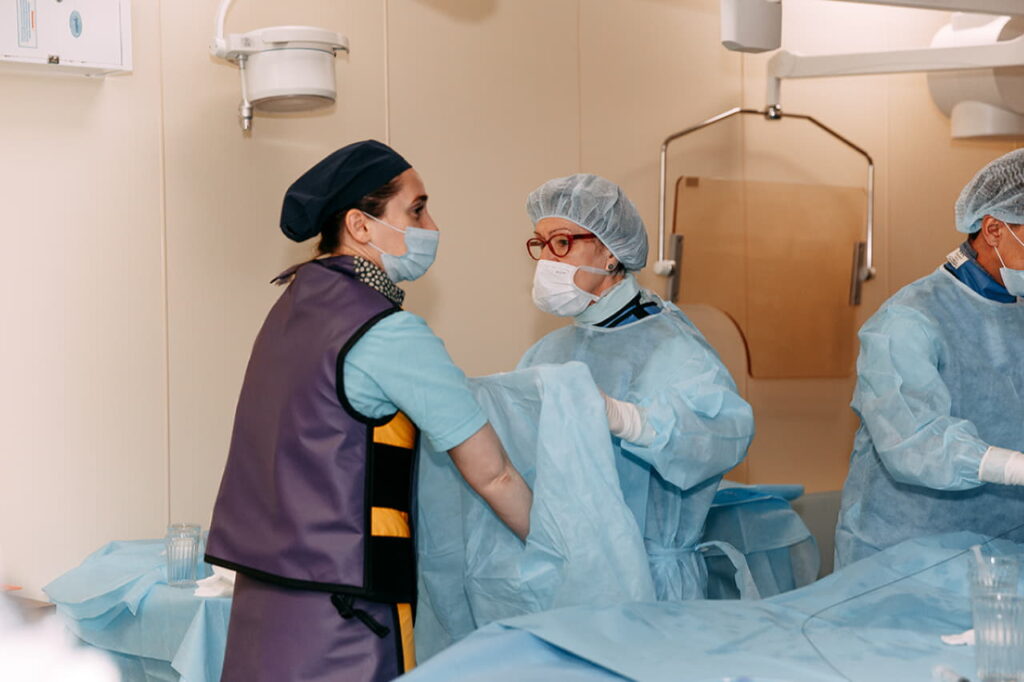 Хирурги Центра Мешалкина спасли новорожденного малыша с редкой сосудистой патологией (1)