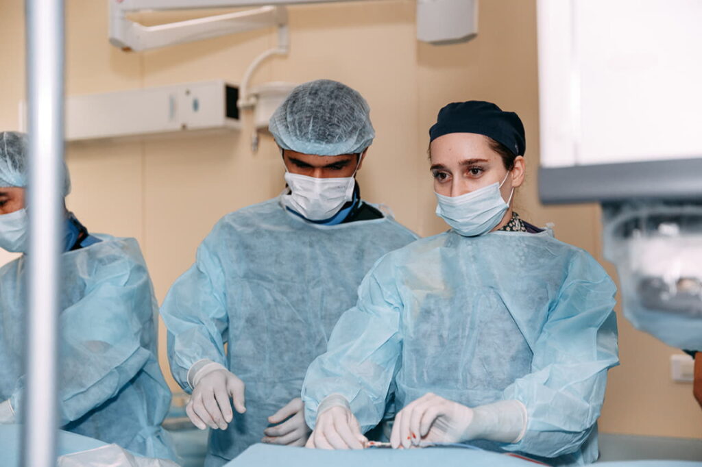 Хирурги Центра Мешалкина спасли новорожденного малыша с редкой сосудистой патологией (3)