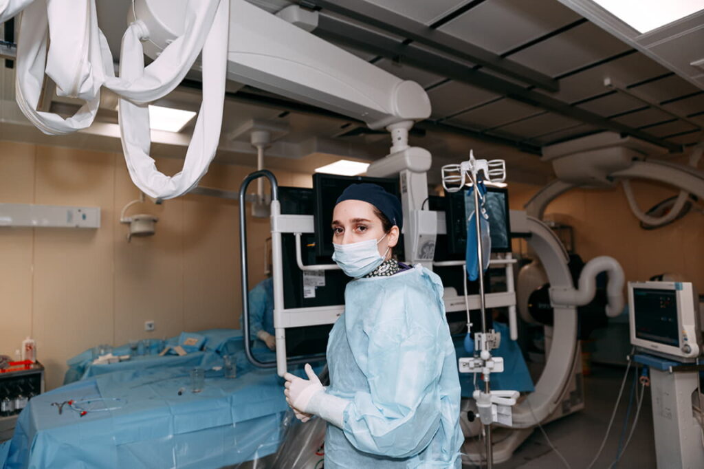 Хирурги Центра Мешалкина спасли новорожденного малыша с редкой сосудистой патологией (5)