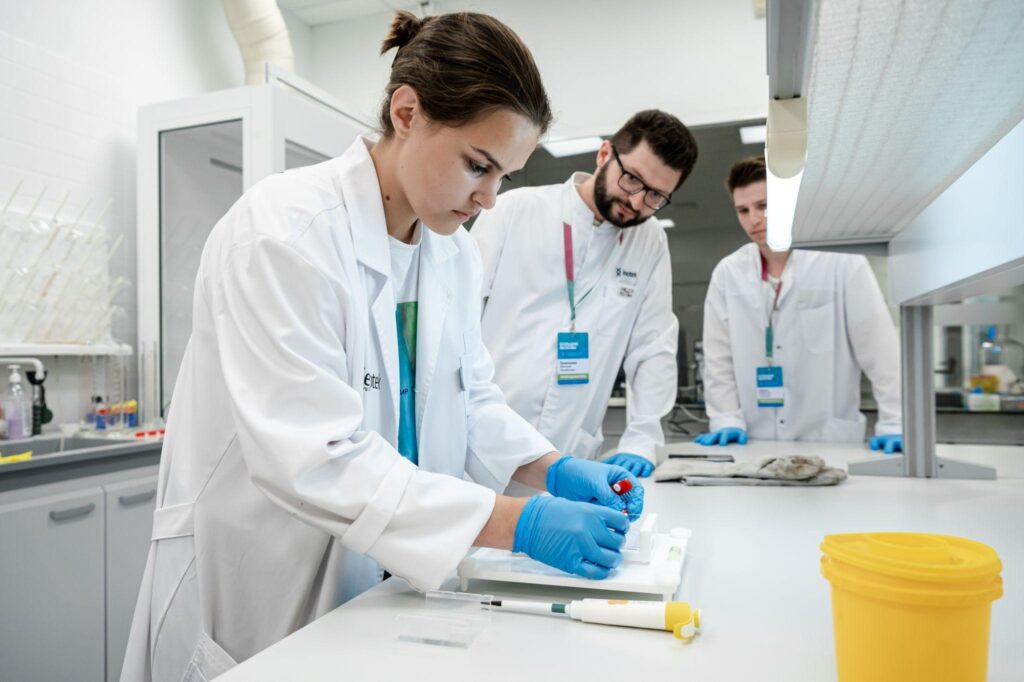 Компания Genotek и ученики лицея «Сириус» выявили фальсификат среди морепродуктов и рыбы