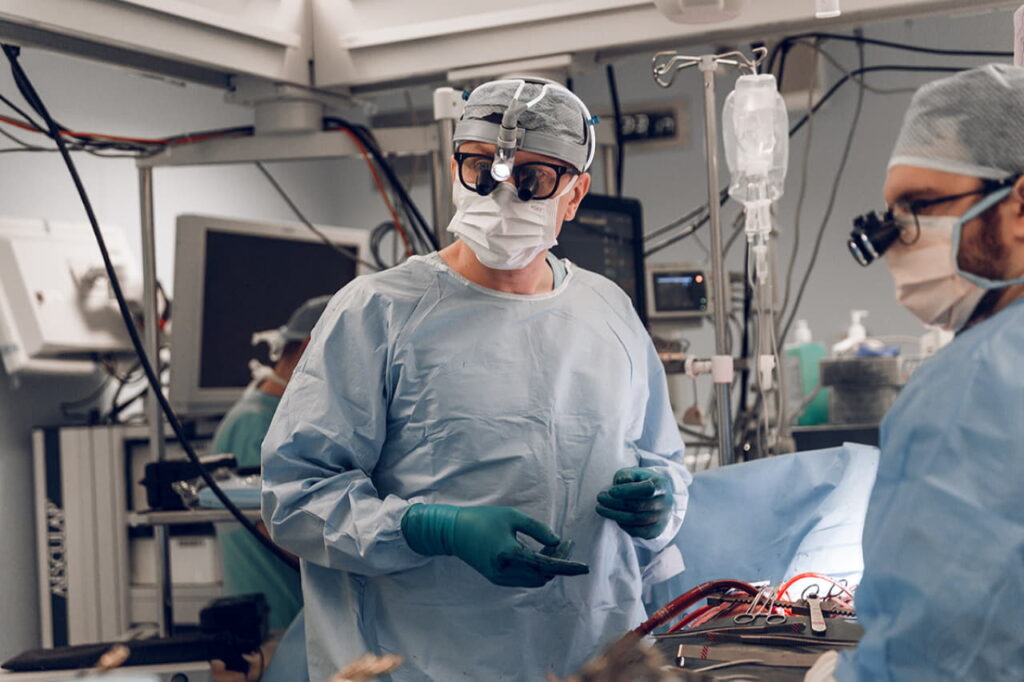 НМИЦ им.Мешалкина. ДМН Дмитрий Сирота в операционной