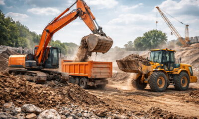 Строительная и коммунальная спецтехника на рабочей площадке