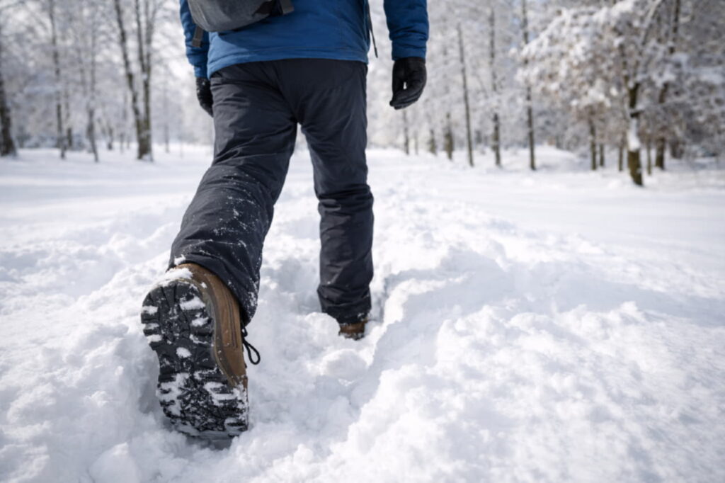 Ходьба по снегу и сугробам