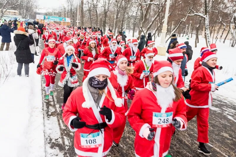 Благотворительный забег Дедов Морозов «Happy Run 2018» в поддержку фонда «Вера»