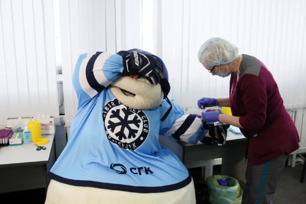 11 игроков хоккейного клуба «Сибирь» сдали кровь на типирование и стали потенциальными донорами костного мозга