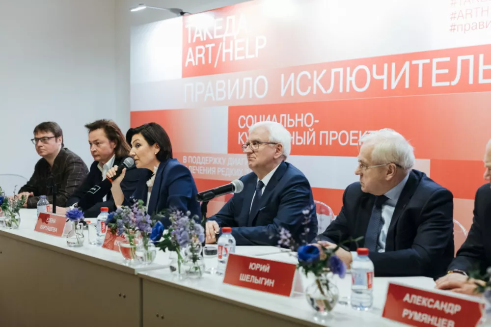 Выставка современного искусства в поддержку пациентов с редкими заболеваниями (1)